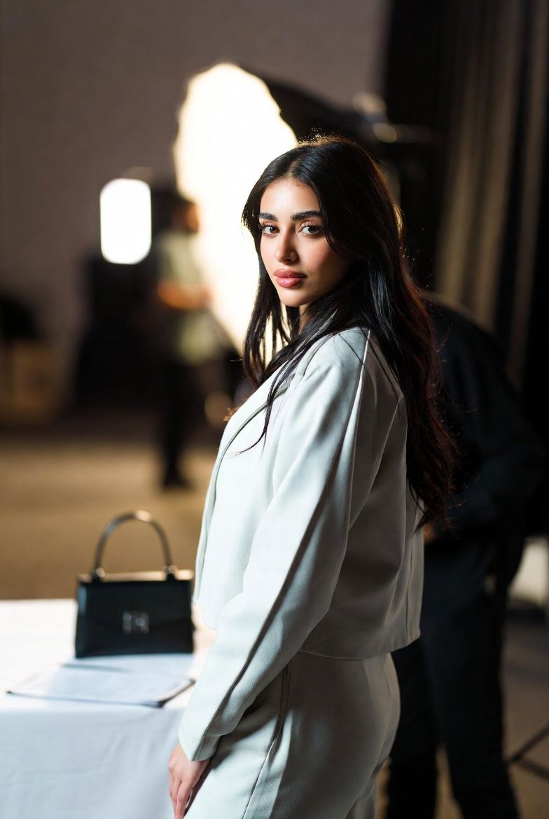 كيف تبرز شخصيتك قدام الكاميرا بدون تصنّع